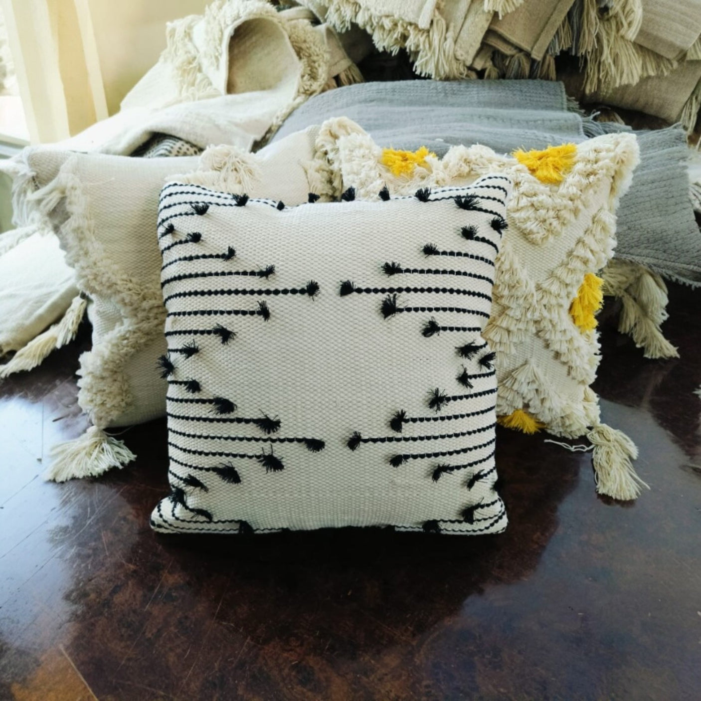 Ivsix Cushion - S417
