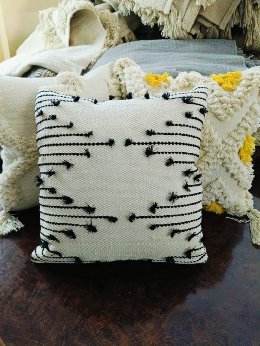 Ivsix Cushion - S417