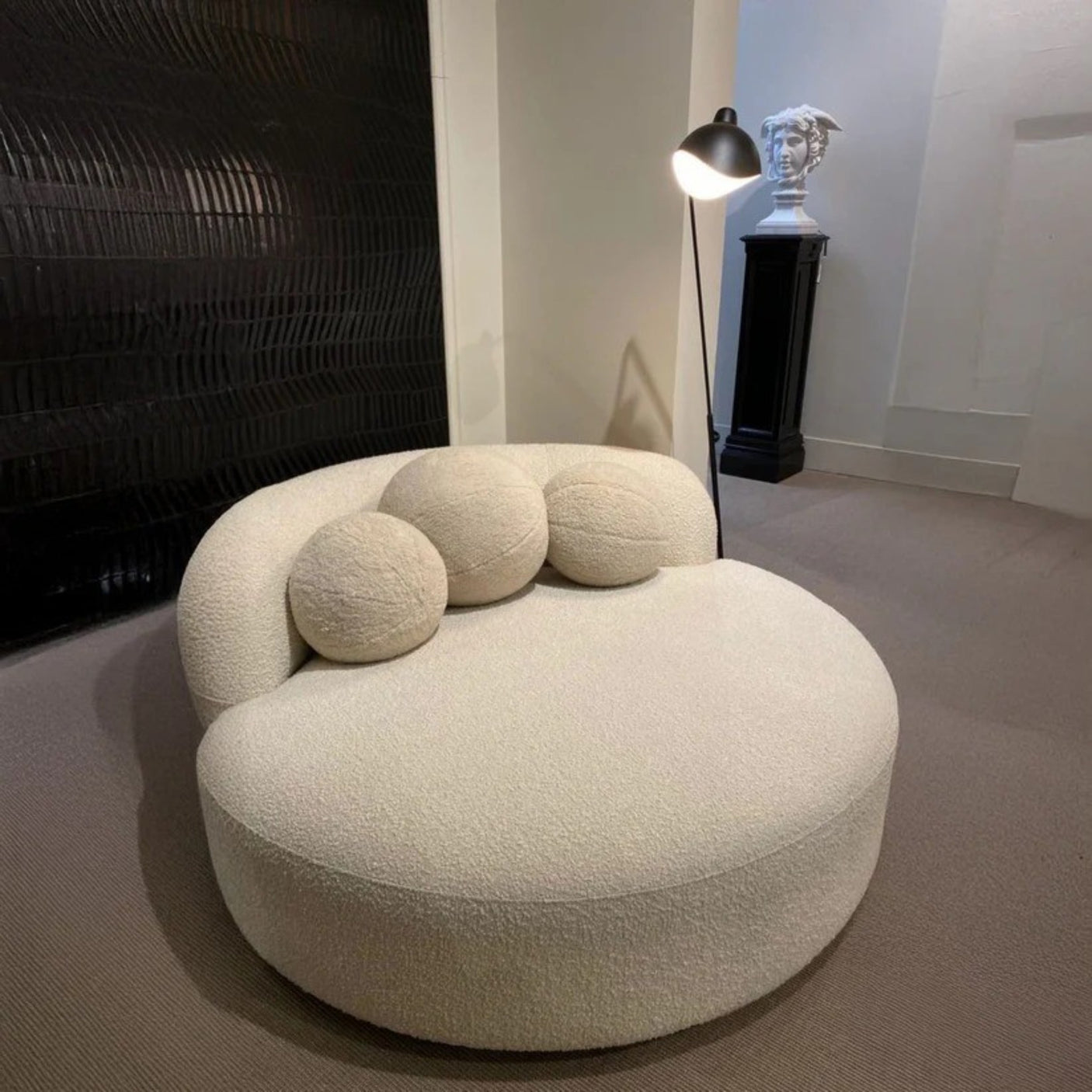 Traves Chair-Ak60